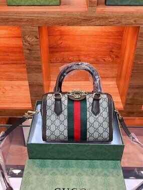 AUTHENTIC Gucci bag
